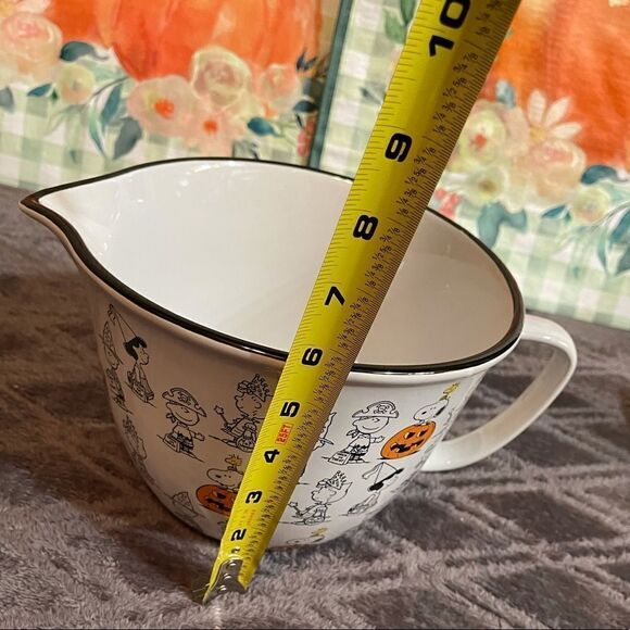 Peanuts Snoopy and the gang batter Bowl NWT - Picture 7 of 9